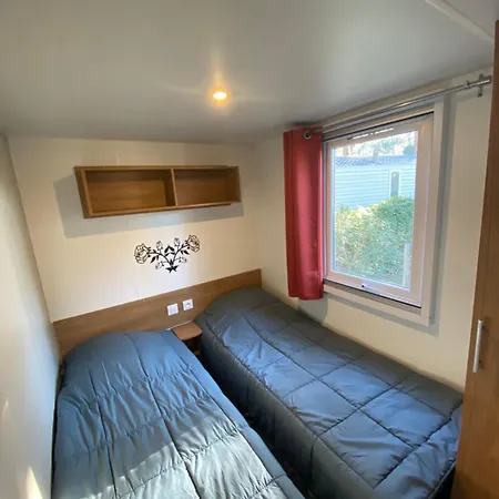 Apartment Sous Les Pins, Pres De La Mer, 6-8 Pers,bien Equipe, Piscine