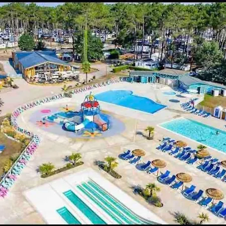 Apartment Sous Les Pins, Pres De La Mer, 6-8 Pers,bien Equipe, Piscine Saint-Julien-en-Born