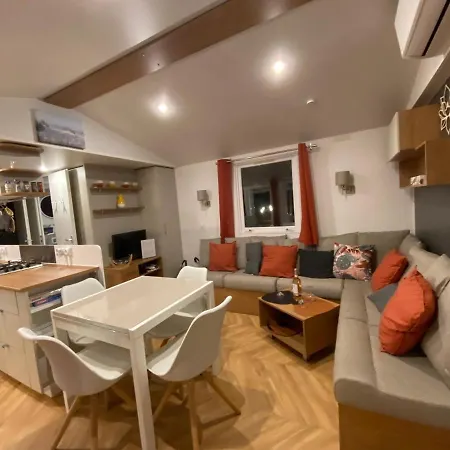 Sous Les Pins, Pres De La Mer, 6-8 Pers,bien Equipe, Piscine 생-줄리앙-앙-보른